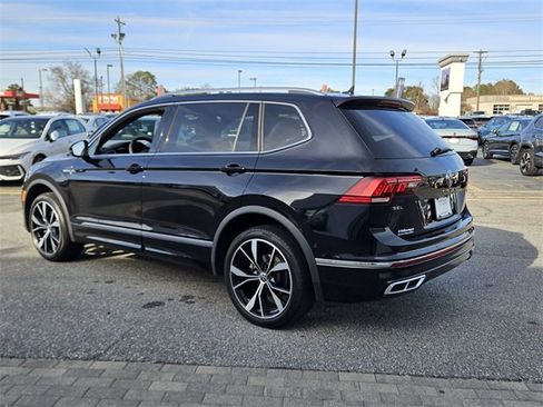 Used 2022 Volkswagen Tiguan SEL R-Line image 8