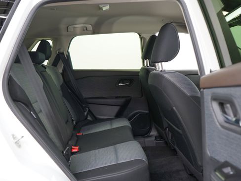 Used 2023 Nissan Rogue SV AWD/4WD image 13