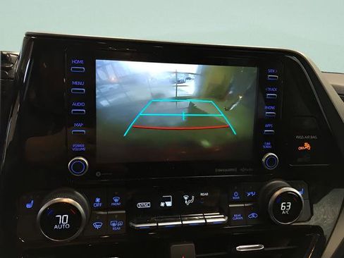 Used 2022 Toyota Highlander XLE image 19