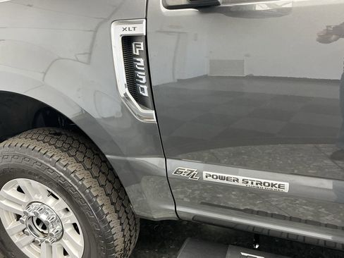 Used 2019 Ford F250 XLT w/ Camper Package image 27