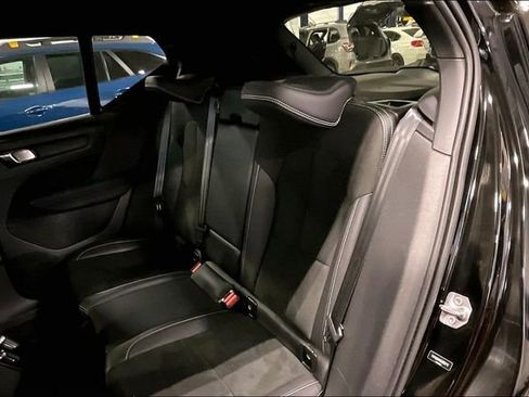 Used 2022 Volvo XC40 T5 R-Design image 26