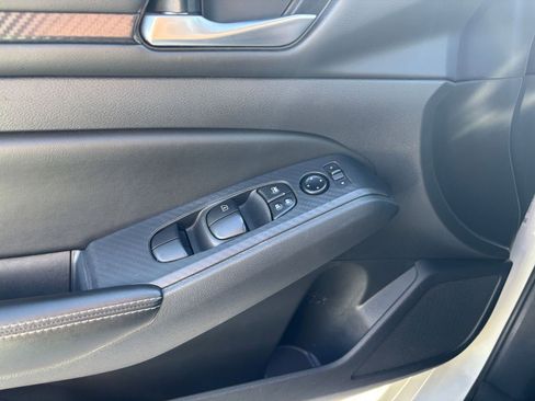 Used 2025 Nissan Altima 2.5 SV FWD image 18