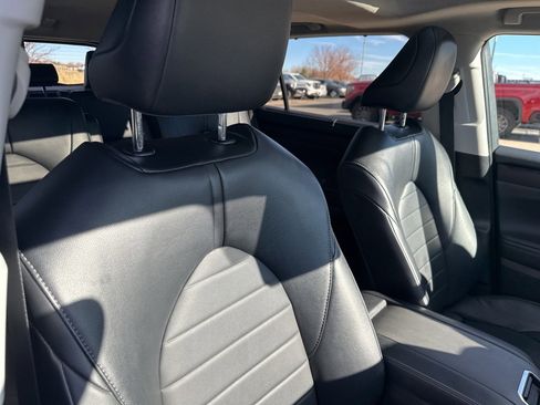 Used 2023 Toyota Highlander L image 31