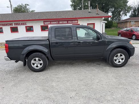 Used 2012 Nissan Frontier SV w/ SV Premium Utility Pkg AWD/4WD image 2