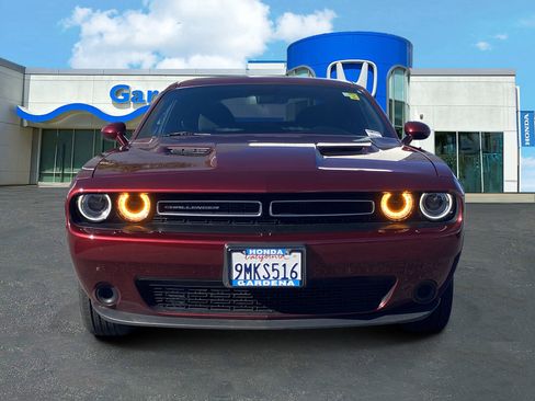 Used 2023 Dodge Challenger SXT image 2