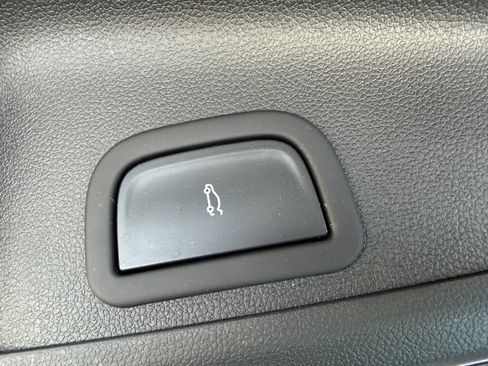 Used 2025 GMC Acadia Elevation FWD image 12