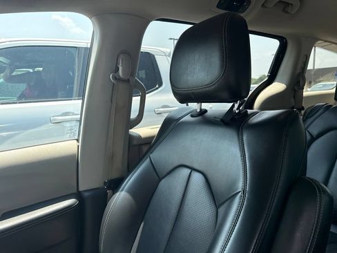 Used 2021 Chrysler Voyager Lxi FWD image 5