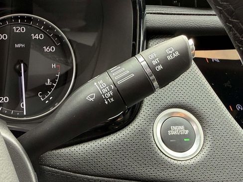 Used 2025 Cadillac XT6 Luxury image 32