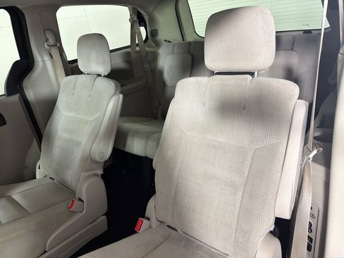 Used 2014 Dodge Grand Caravan SXT w/ UConnect Hands-Free Group FWD image 15