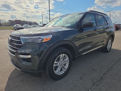 Used 2023 Ford Explorer XLT w/ Equipment Group 202A image 3