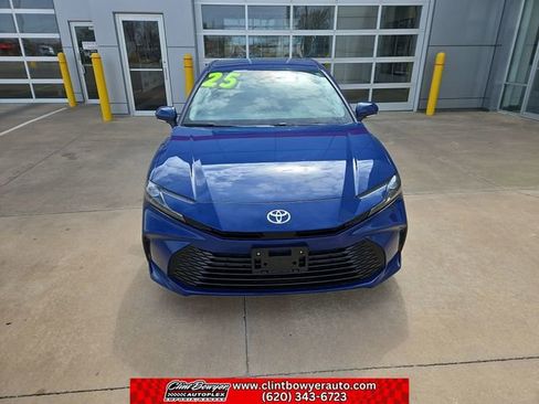 Used 2025 Toyota Camry LE image 9
