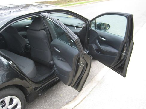 Used 2021 Toyota Corolla LE image 10