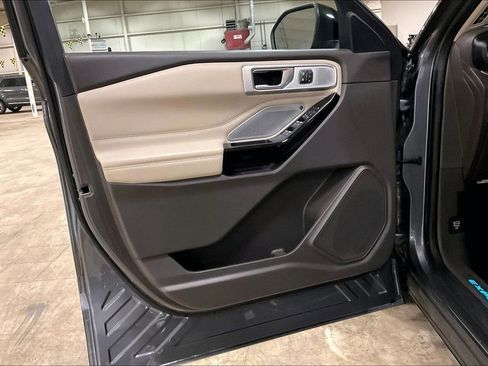 Certified 2021 Ford Explorer Platinum w/ Equipment Group 601A image 22