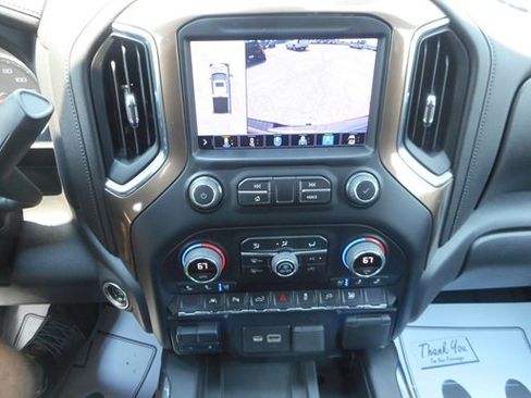 Used 2022 Chevrolet Silverado 1500 High Country w/ Technology Package image 11