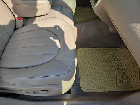 Used 2011 Buick Lucerne CXL w/ Driver Confidence Package FWD image 30