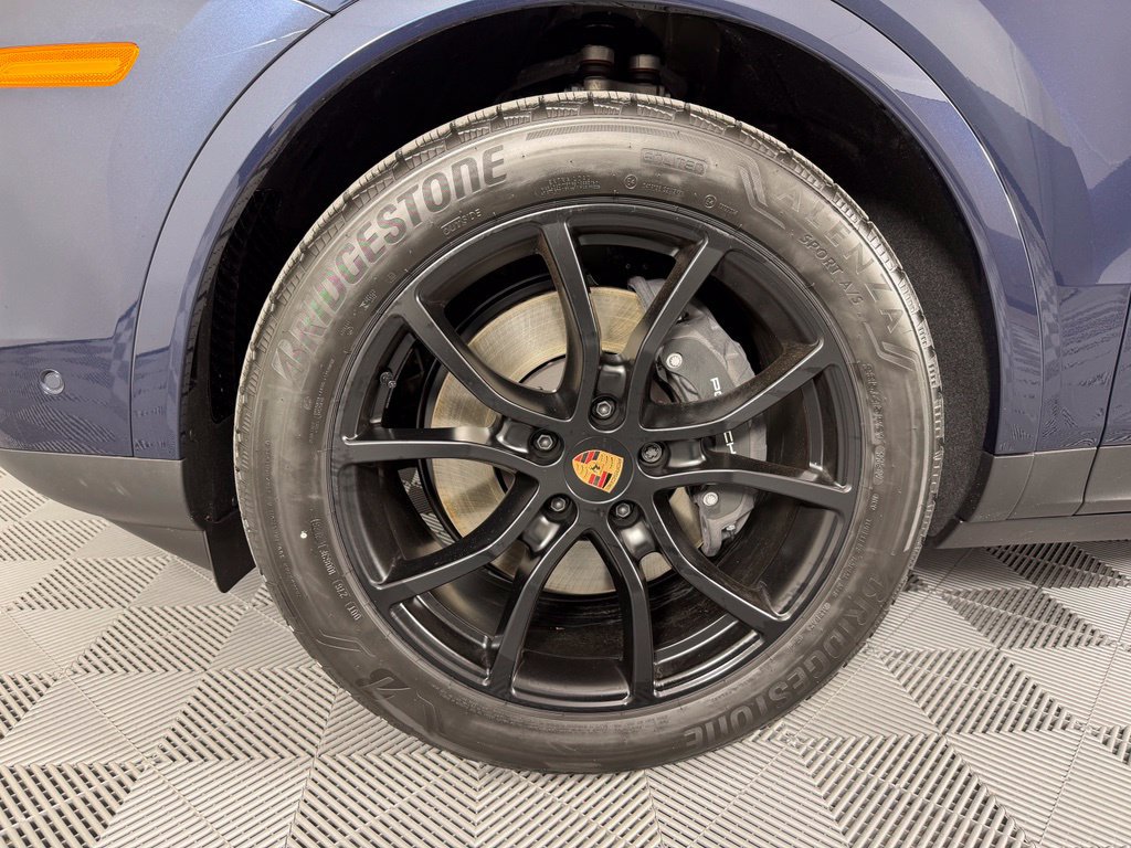Used 2026 Porsche Cayenne AWD/4WD image 16