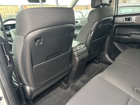 Used 2025 Hyundai Santa Fe SE AWD/4WD image 18