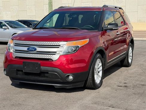 Used 2013 Ford Explorer XLT FWD image 2