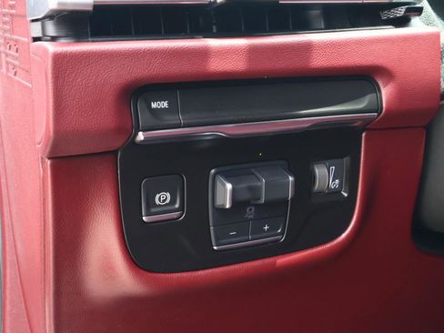 Used 2025 Cadillac Escalade Premium Luxury RWD image 32
