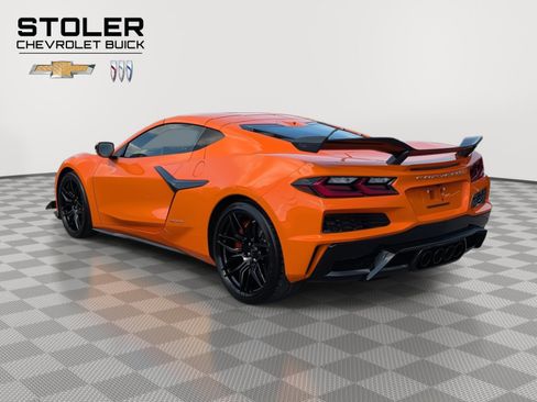 Used 2023 Chevrolet Corvette Z06 w/ Z07 Performance Package RWD image 3