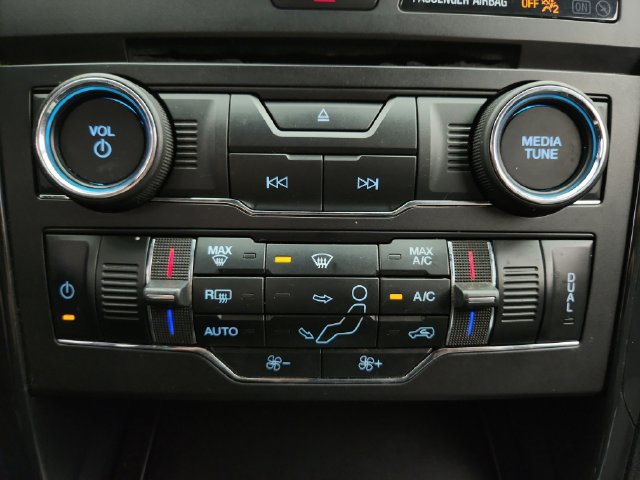 Used 2017 Ford Explorer XLT w/ Equipment Group 201A AWD/4WD image 14