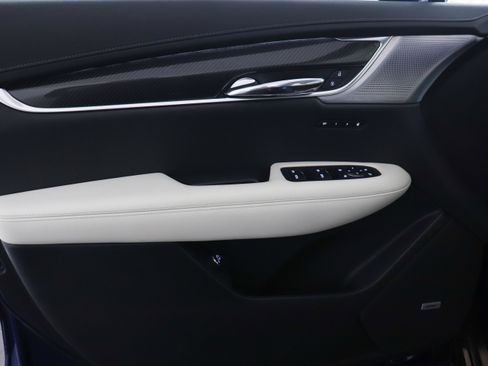 Used 2023 Cadillac XT6 Sport w/ Technology Package image 11