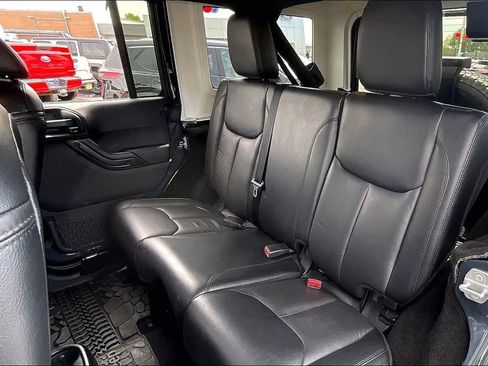 Used 2017 Jeep Wrangler Unlimited Sahara AWD/4WD image 25