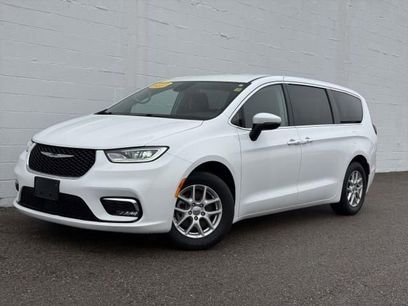 Used 2023 Chrysler Pacifica Touring-L