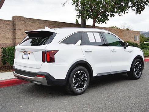 Used 2024 Kia Sorento S image 8