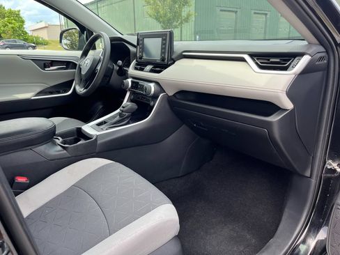Used 2021 Toyota RAV4 XLE AWD/4WD image 14