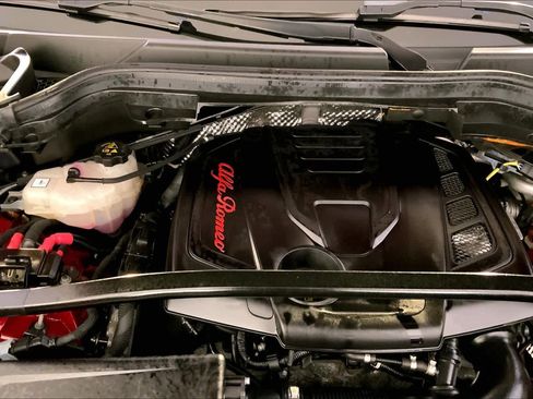 Used 2018 Alfa Romeo Stelvio AWD image 31