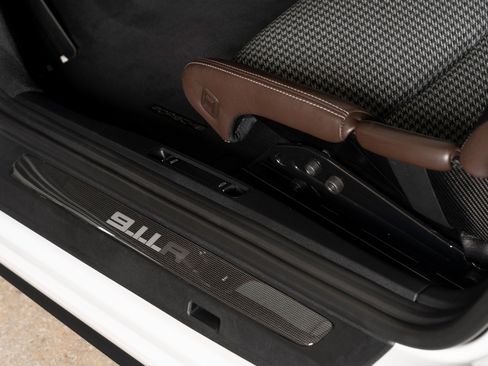 Used 2016 Porsche 911 R image 27