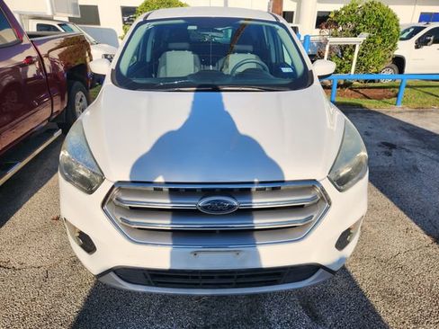 Used 2017 Ford Escape SE FWD image 2