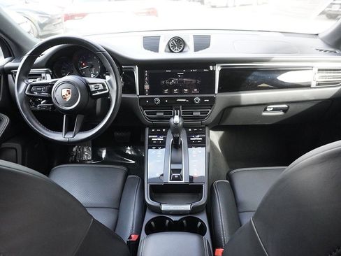Used 2022 Porsche Macan image 39