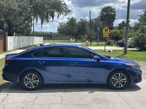 Used 2023 Kia Forte LXS w/ LXS Technology Package FWD image 6