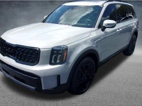 Used 2025 Kia Telluride EX X-Line AWD/4WD image 3