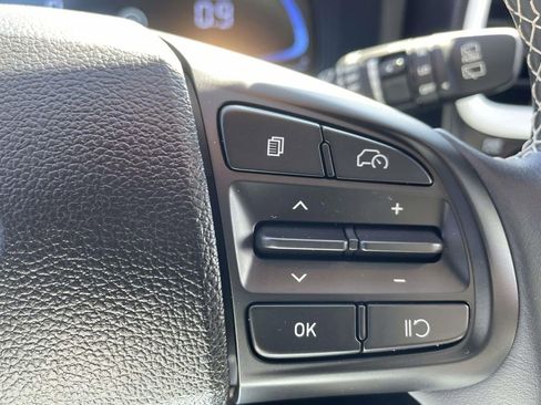 Used 2025 Hyundai Venue Limited image 19