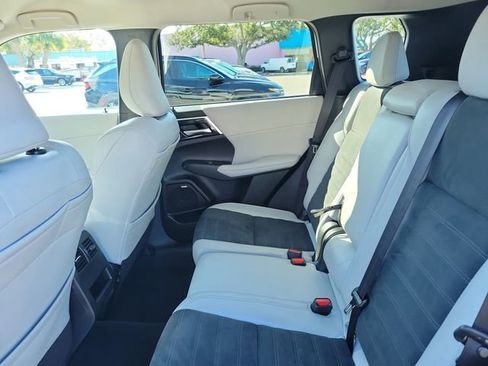 Used 2025 Mitsubishi Outlander SE image 15