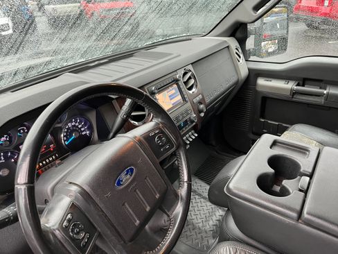Used 2011 Ford F350 Lariat w/ Lariat Interior Pkg image 9