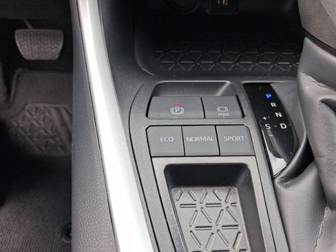 Used 2025 Toyota RAV4 XLE image 21