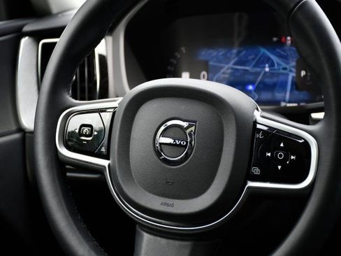 Certified 2025 Volvo XC60 B5 Plus AWD/4WD image 19