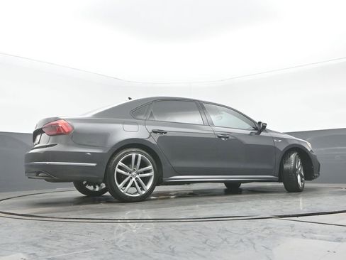 Used 2018 Volkswagen Passat 2.0T R-Line image 30