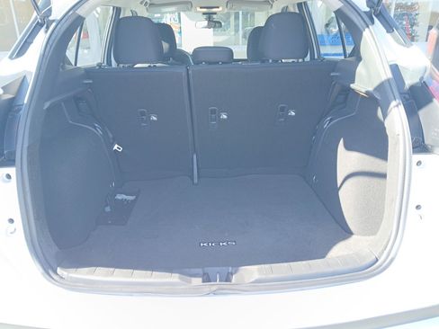 Used 2021 Nissan Kicks SV image 10