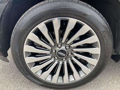 Used 2021 Lincoln Navigator Reserve w/ Luxury Package image 14