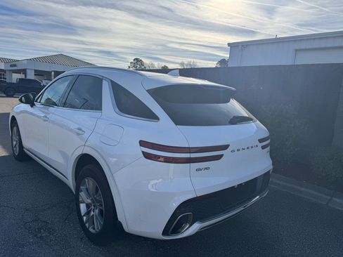Used 2022 Genesis GV70 2.5T w/ Winter Weather Package image 5