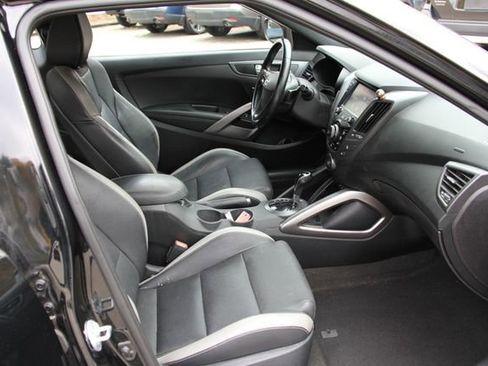 Used 2017 Hyundai Veloster Turbo image 27