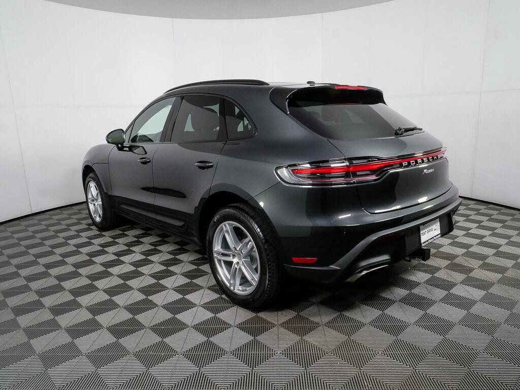 Certified 2026 Porsche Macan AWD/4WD image 3