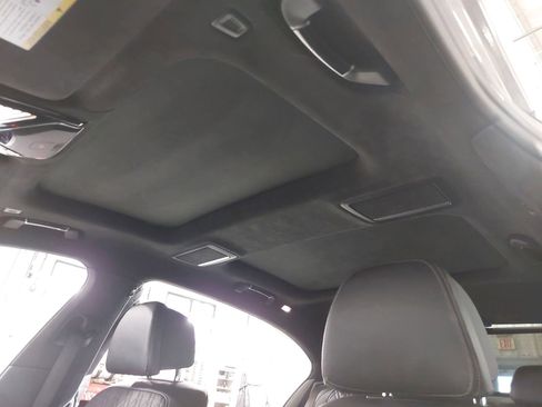 Used 2020 BMW 750i xDrive w/ Executive Package image 31