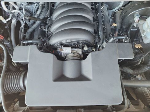 Used 2018 Chevrolet Tahoe LT image 3