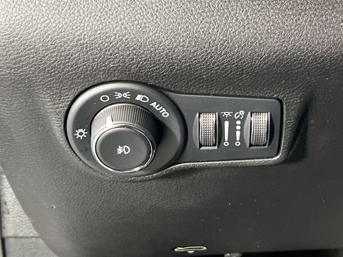 Used 2022 Jeep Compass Latitude w/ Sun and Sound Group AWD/4WD image 10